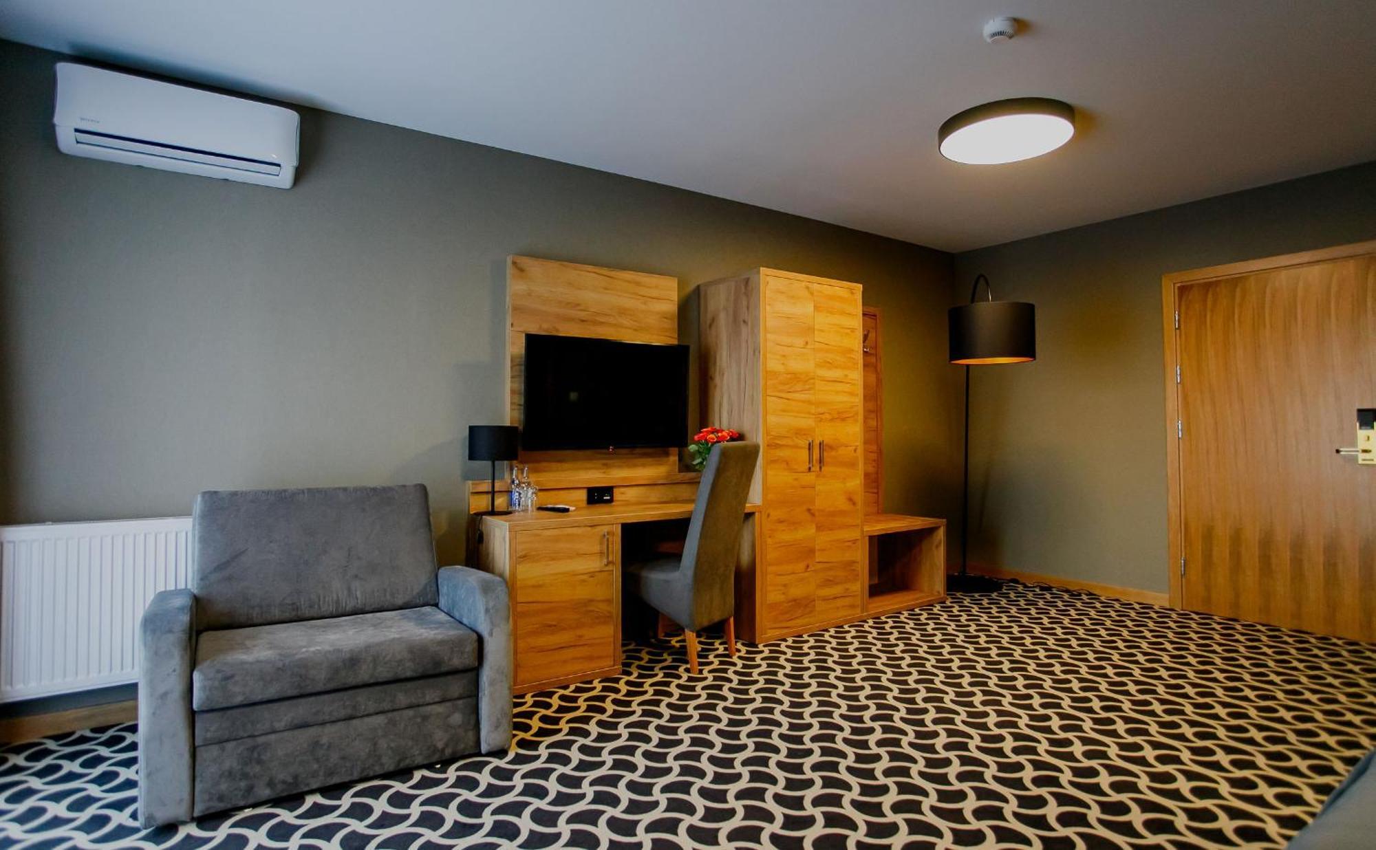 Hotel Coloseum Jarosław Esterno foto